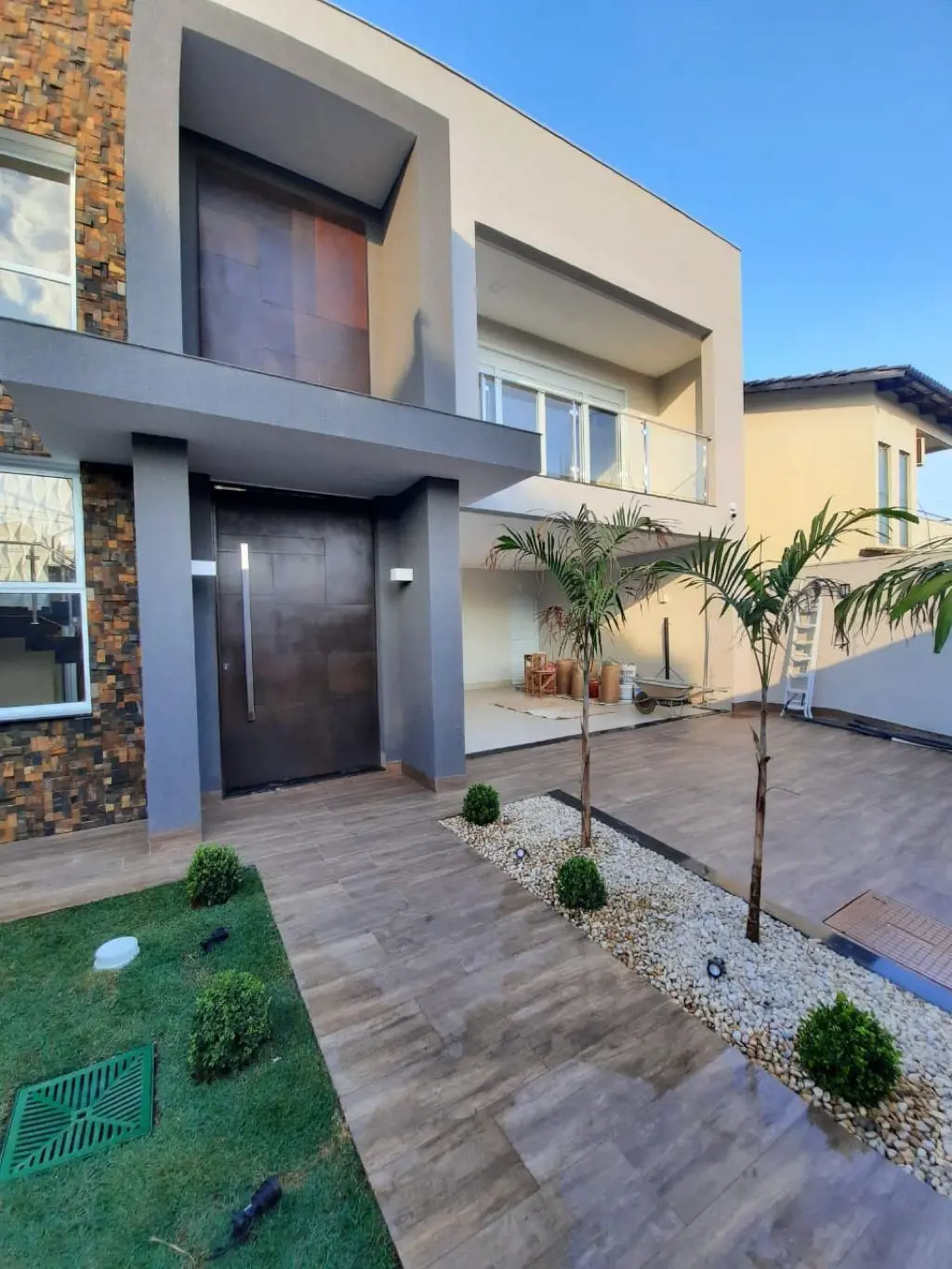 Lindo sobrado Alto padrão de acabamento localizado no Setor Goiânia 2 com 270 m ...