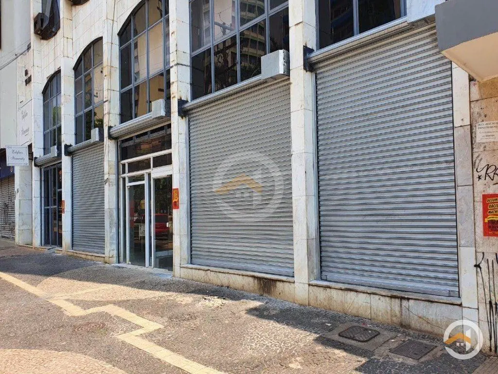 Imóvel comercial na Avenida Goiás em Goiânia, com mais de 2.000 m², sendo sala c...