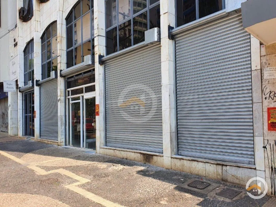 Imóvel comercial na Avenida Goiás em Goiânia, com mais de 2.000 m², sendo sala c...