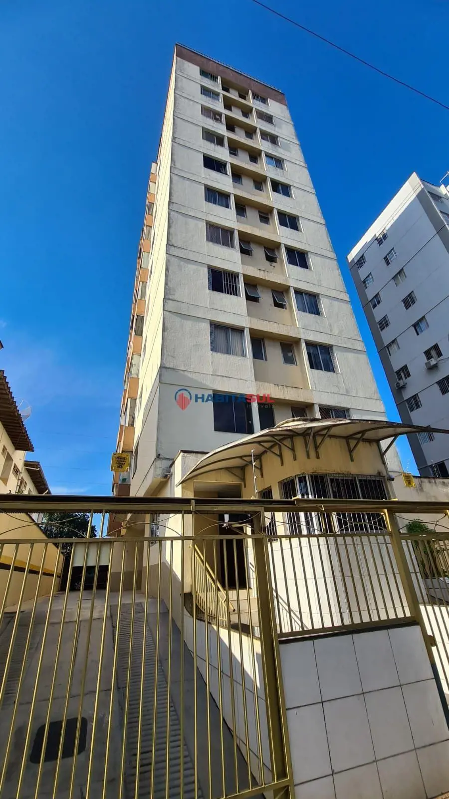 Apartamento com 01 quarto;Sala e cozinha conjugada com área de serviço;Banheiro ...