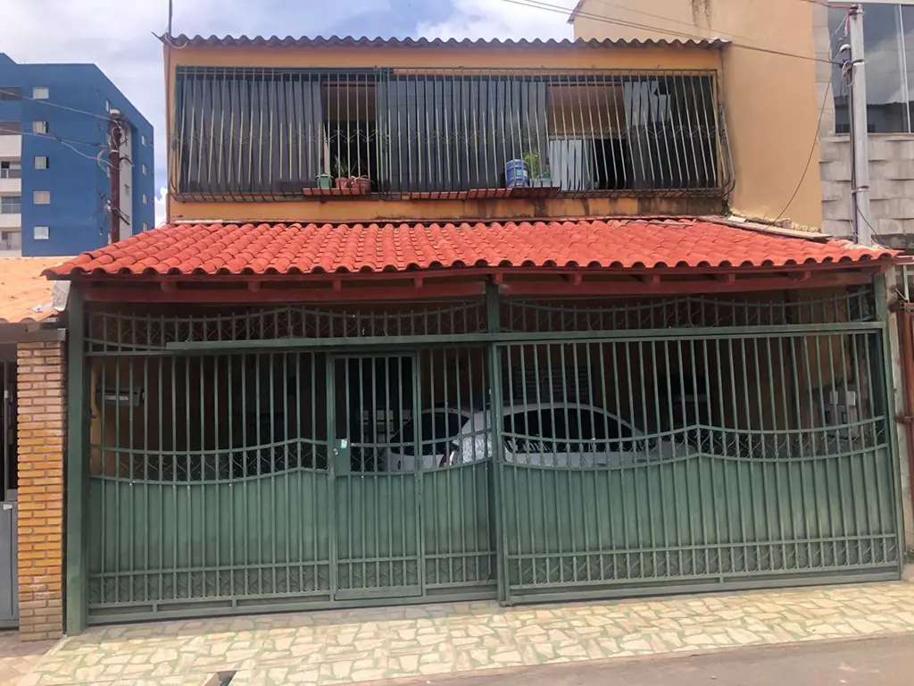 EXCELENTE SOBRADO NASCENTE COM DUAS RESIDÊNCIAS OU PODENDO SER UMA ÚNICA CASA, 4...