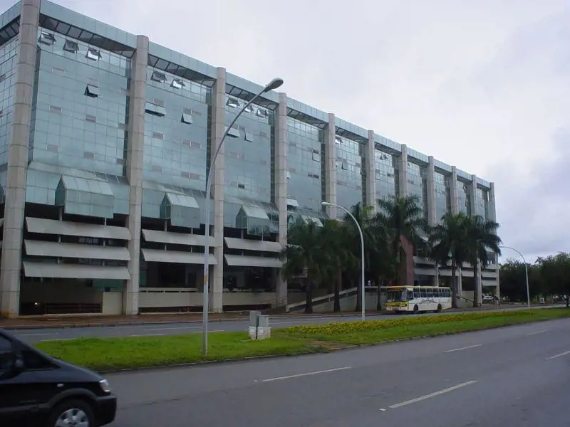 Sala com garagem privativa reformada com dois ambientes (recepção/escritório), b...