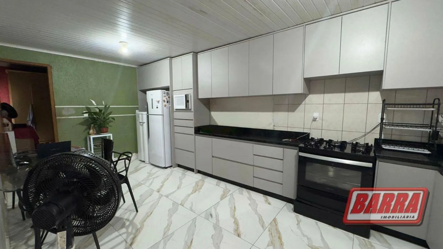 1. Resumo3(três) Quartos, sendo 1(uma) suíte | Sala | Cozinha planejada | Copa |...