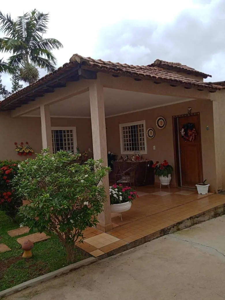 CASA EM CONDOMÍNIO Lote 870 metros.Sendo 17,45 por 50,00 metros. Casa frente : 0...