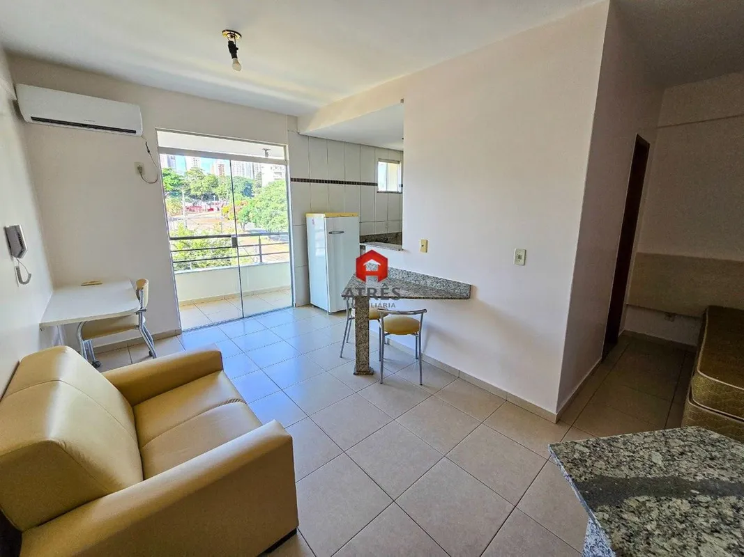Flat com aproximadamente 35m² de área privativa composto de: sala de estar/janta...