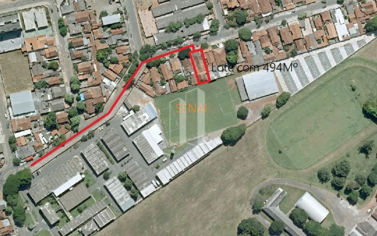 Casa com 04 quartos, sala, copa, cozinha e área de serviço, mais um barracão nos...