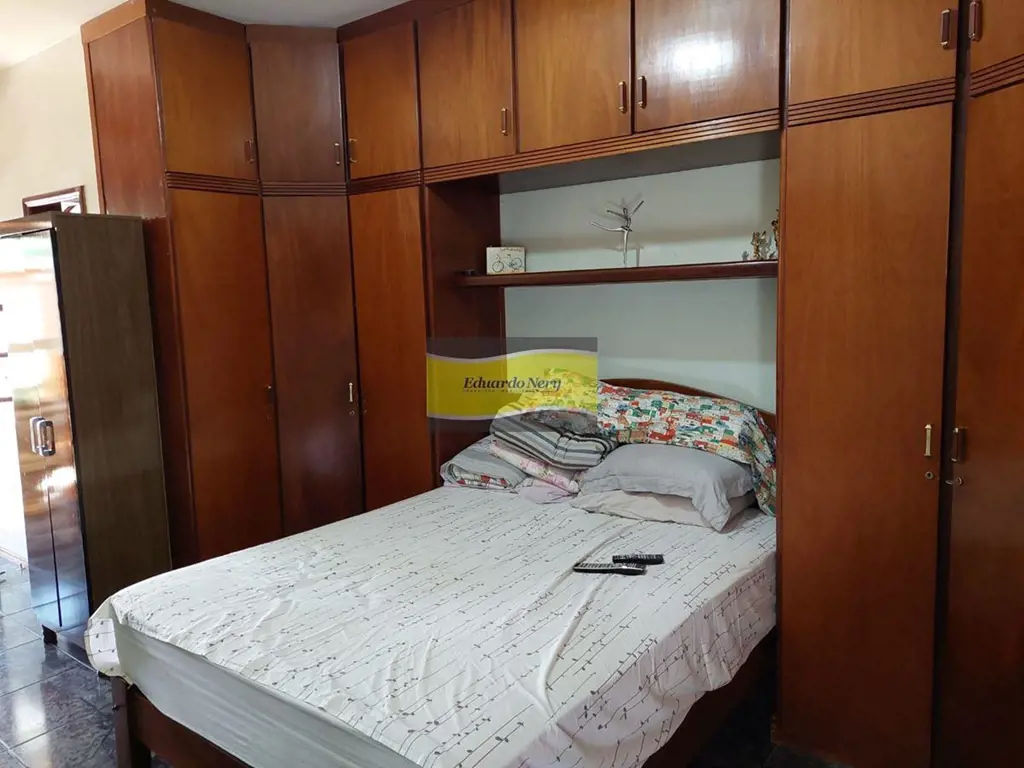 EDUARDO NERY - VENDE -*ÓTIMA LOCALIZAÇÃO*CASA COMPOSTA DE:03 QUARTOS SENDO UM SU...