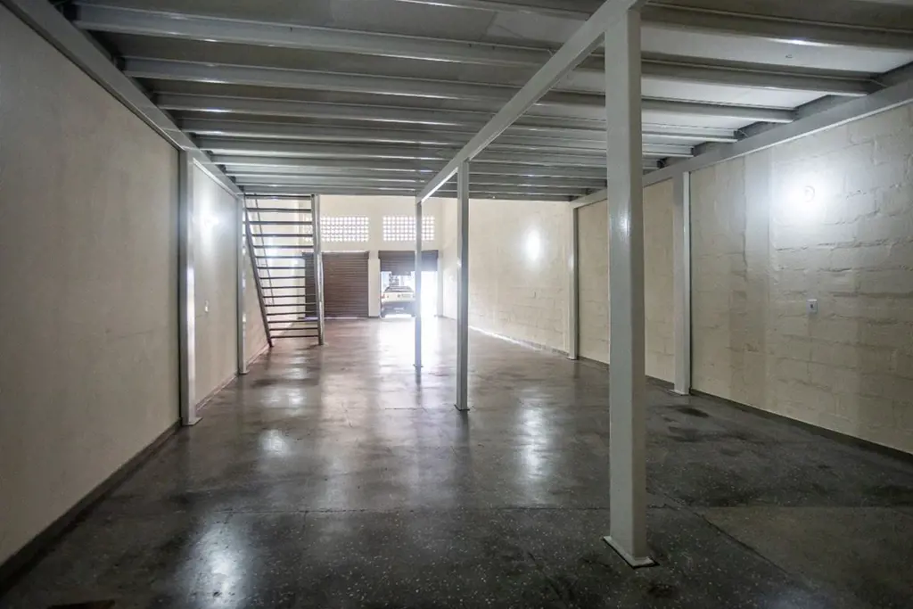 Loja, 154m², sendo 115m² de loja e mezanino com 39,50m².Imóvel pronto para atend...