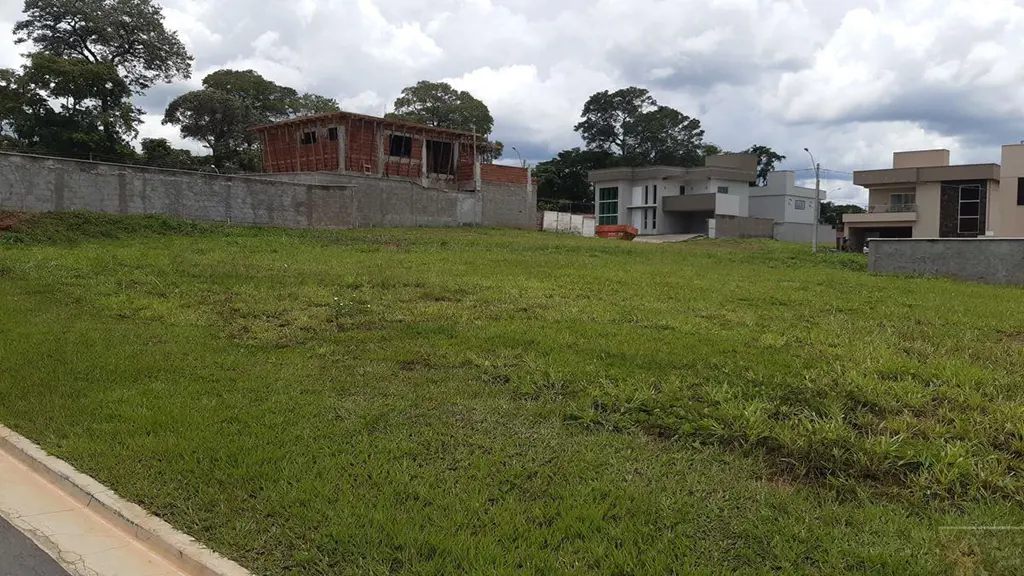 Lote 300 m jardins bolonha ,quadra perto da portaria,plano e desembaracado ,quit...