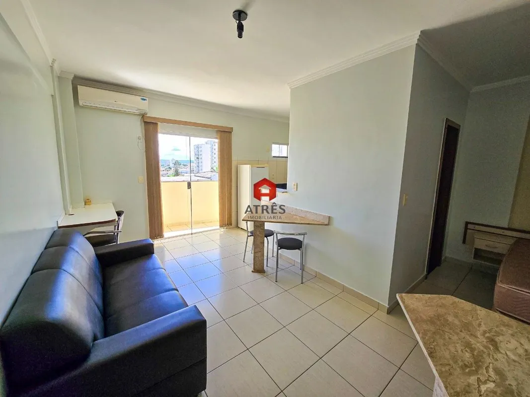 Localizado no Setor Leste Universitário com aproximadamente 35m² composto de: su...