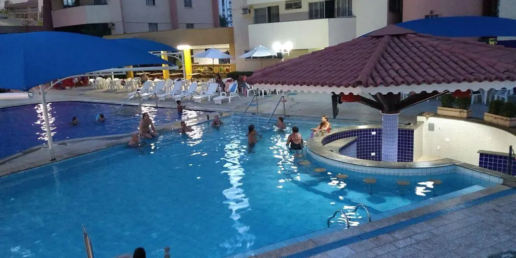 Lindo Apartamento com 2 suítes, 1 suíte com cama de casal, armário e ar-condicio...