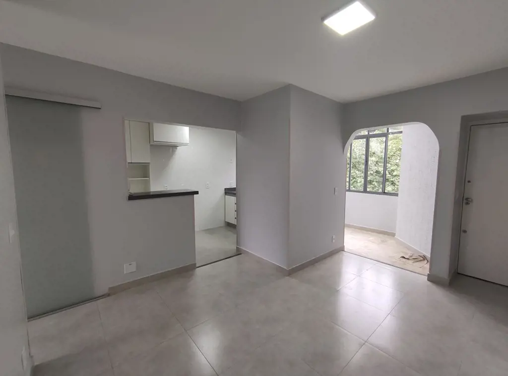 Excelente apartamento vazado (reformado) para locação na SQS 411 Bloco F - Asa S...