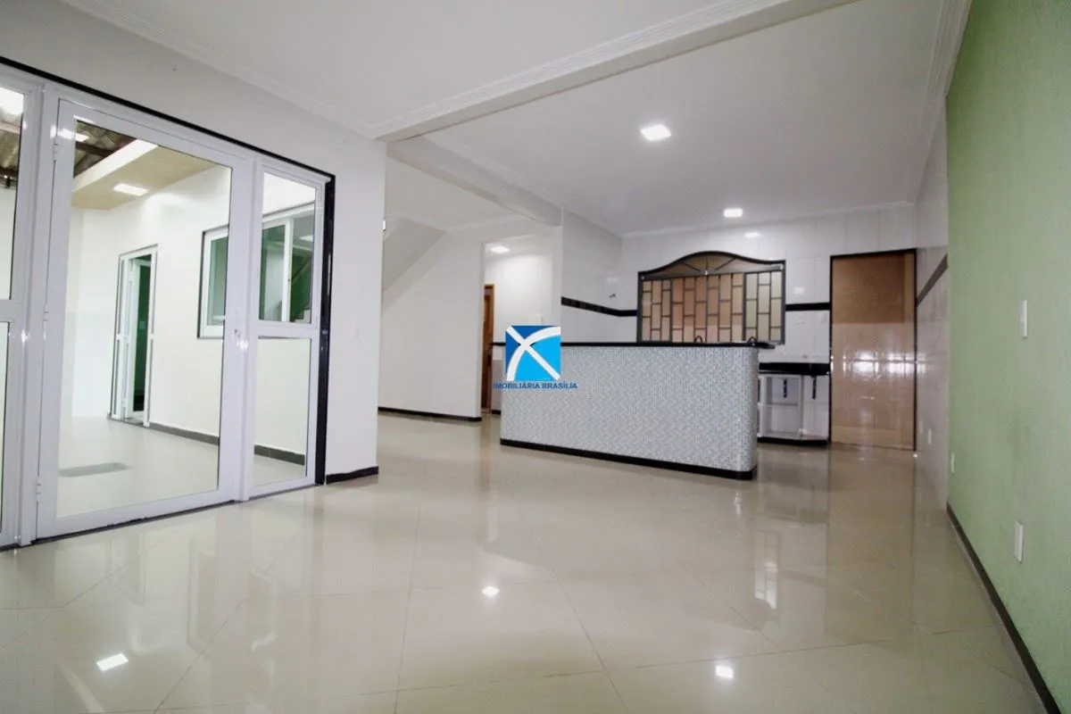 Excelente casa de fundos com entrada independente para locação situada na QSC 23...