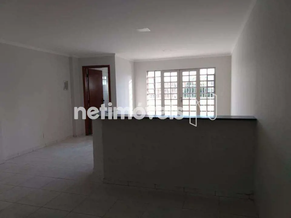 Sala comercial com banheiro social e varanda. Sala em ótima localização, próximo...