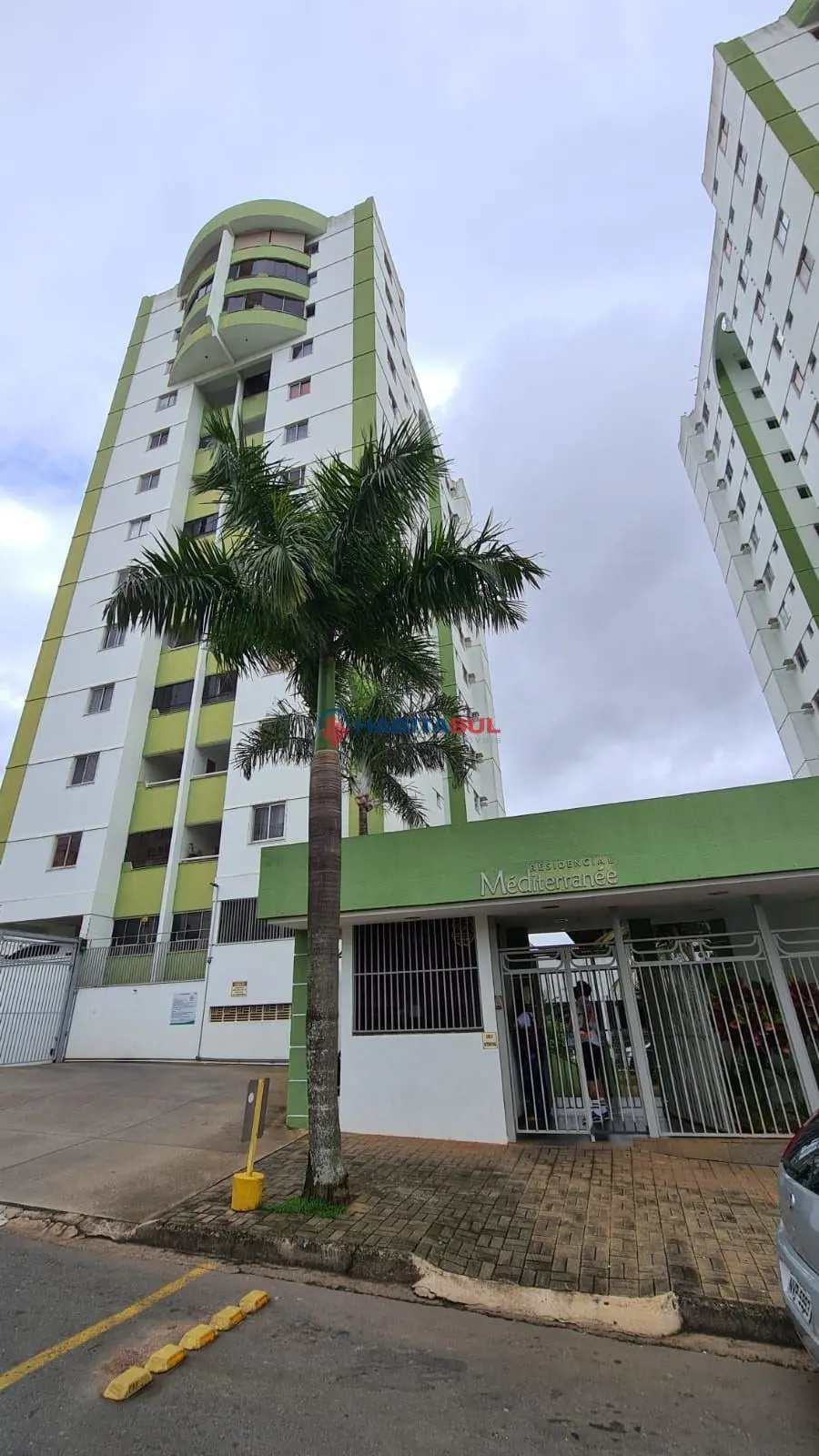 Contando com portaria 24 horas, academia, piscina, salão de festas, gás encanado...