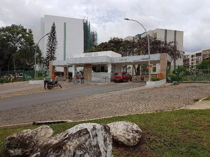 Descubra um apartamento confortável e bem localizado no Bloco A, 4º andar, AOS 0...