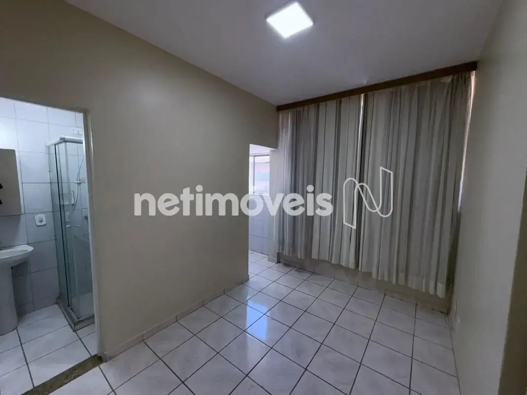 Composto de sala, 1 quartos, banheiro social e cozinha. Prédio com elevador. Val...