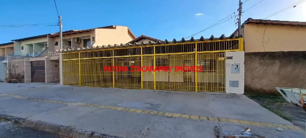 05 Quartos sendo 02 suítes, sala de estar, sala de jantar, sala de TV, 02 banhei...