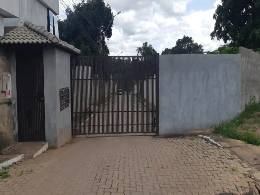 Lote em condomínio fechado, com 430m2 de área total. No lote possui uma edificaç...