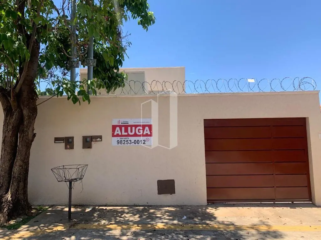 Excelente casa no Res. Itaipú em Goiânia. Composta por 3 quartos e 1 suíte, 1 ba...