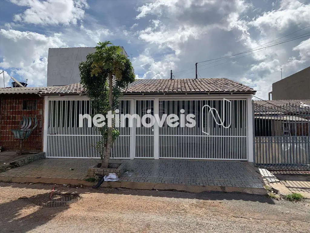 Casa de 03 quartos, sala, copa, cozinha, banheiro social, área de serviço e gara...