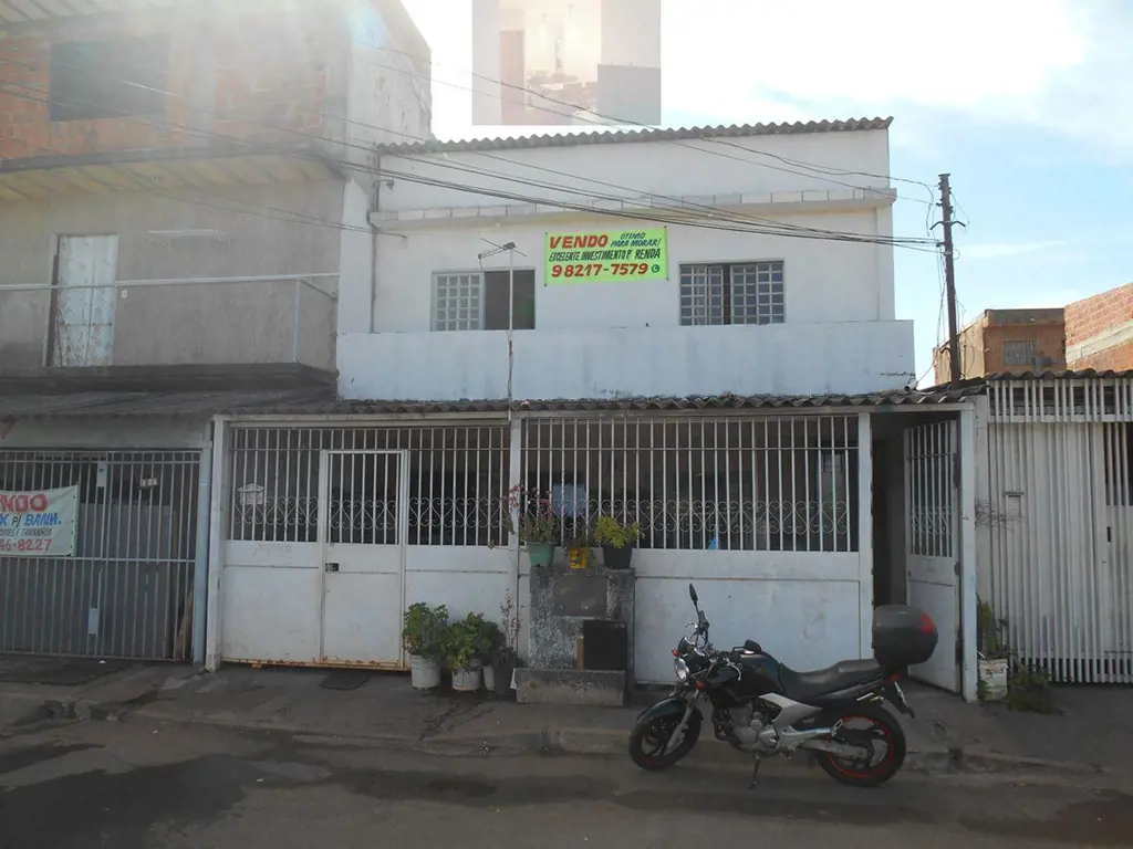 SOBRADO COM 3 MORADIAS EXCELENTE PARA ACOMODAR OS FAMILIARES OU 3 RENDAS.SOBRADO...