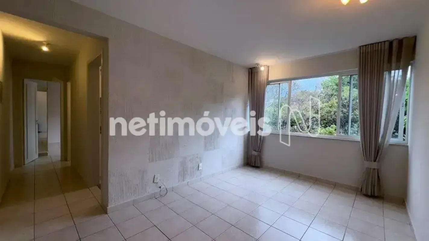 IMÓVEL: Composto de sala, quarto, cozinha, área de serviço e uma vaga privativa ...
