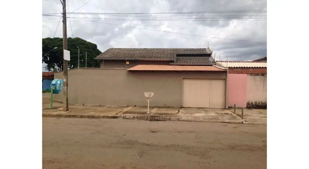 CASA DE 3 QUARTOS, CONFORTÁVEL. JARDIM ITAIPU - GOIÂNIA-GO>> REGIÃO BEM DESENVOL...