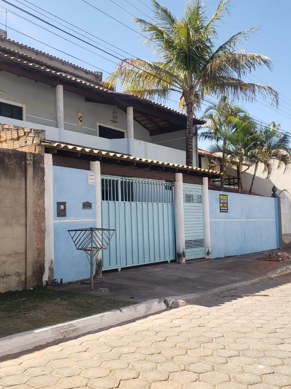 Sobrado em condomínio fechado com três pavimentos3 quartos sendo 02 suítesSala a...