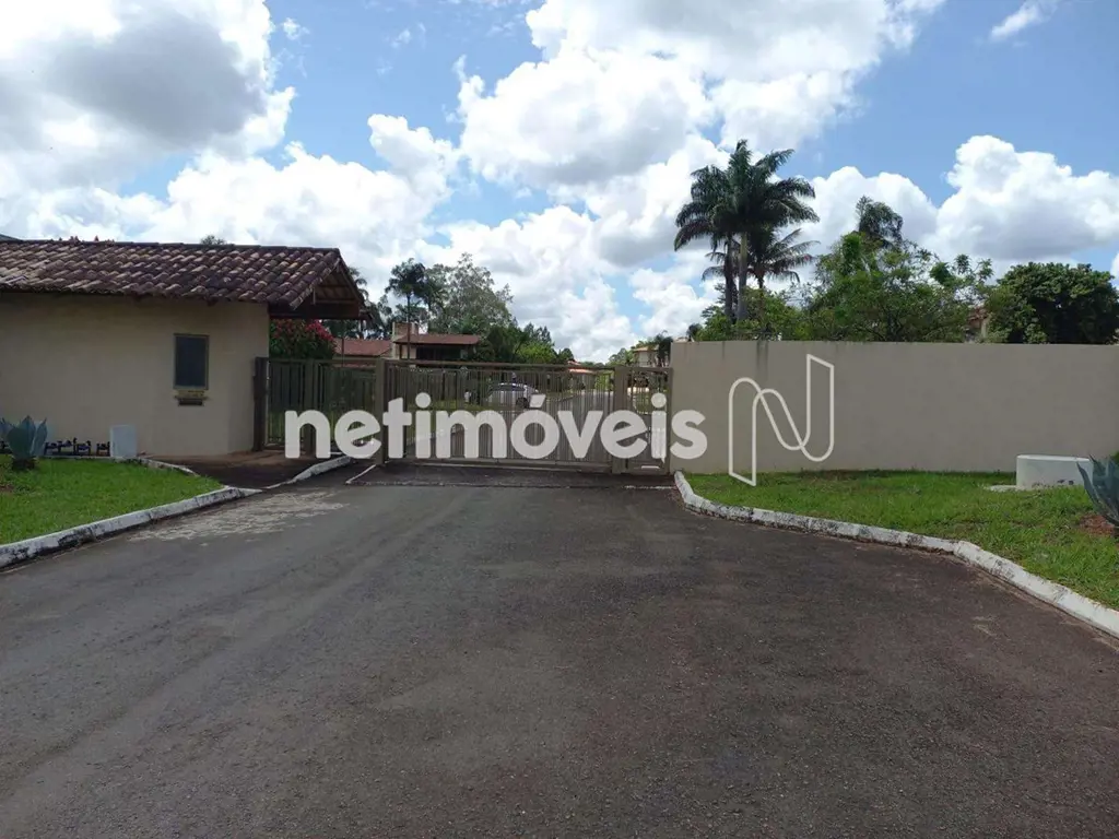 Fração com 1.875 m² de área privativa, em condomínio fechado de excelente padrão...