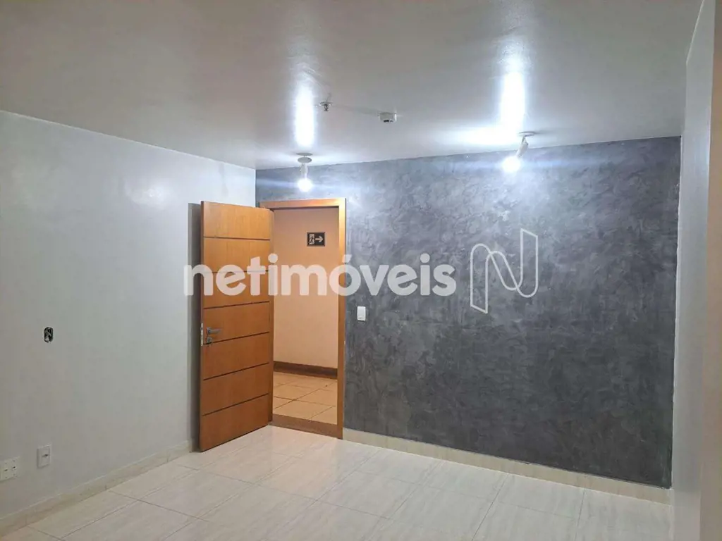 Ótima sala comercial no Edifício "Barão do Rio Branco", no SIG, sala no térreo, ...