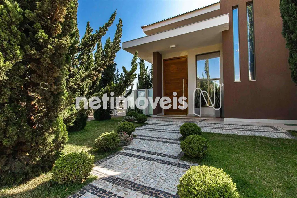 Mansão de alto padrão, fino acabamento, próximo ao Aeroporto Internacional de Br...