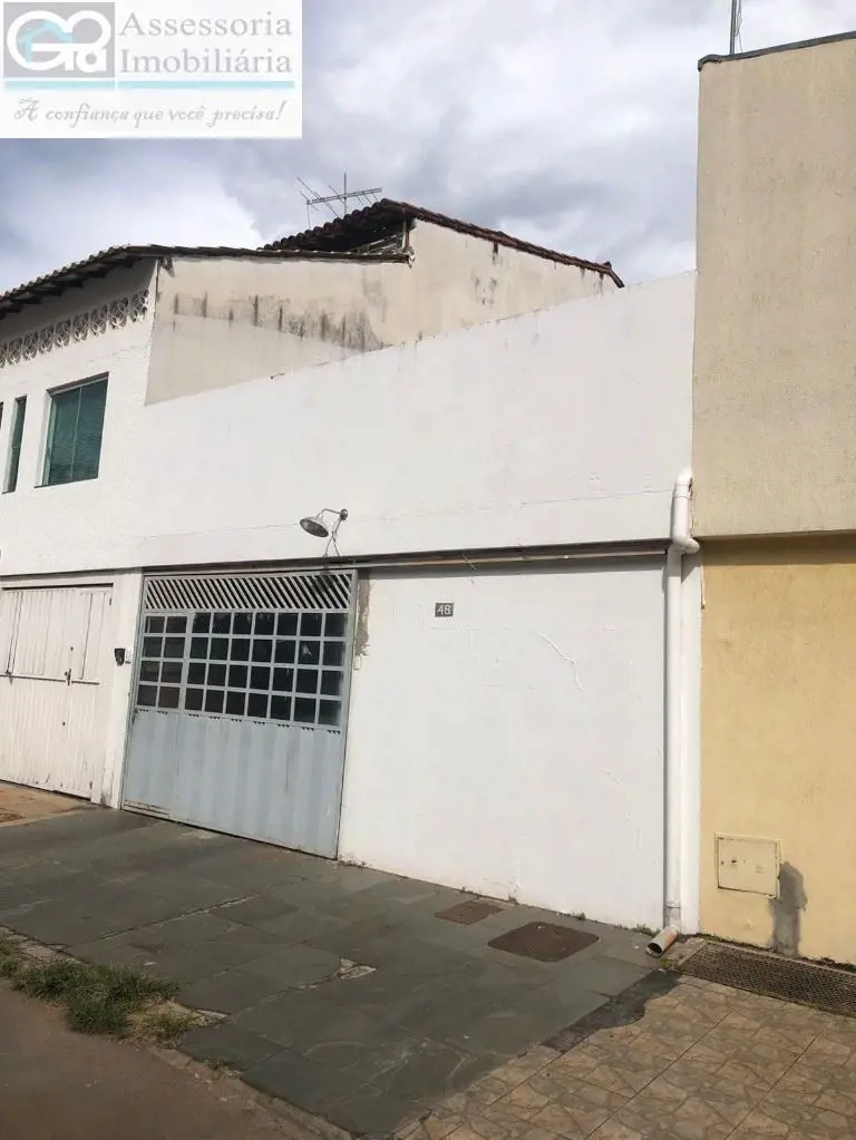Casa de 5 quartos sendo uma suíte 3 banheiros, sala ampla, sala de Tv, cozinha, ...