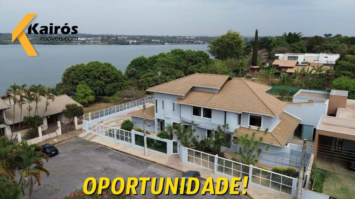 Excelente residência com aproximadamente 650m² de área construída, edificada em ...