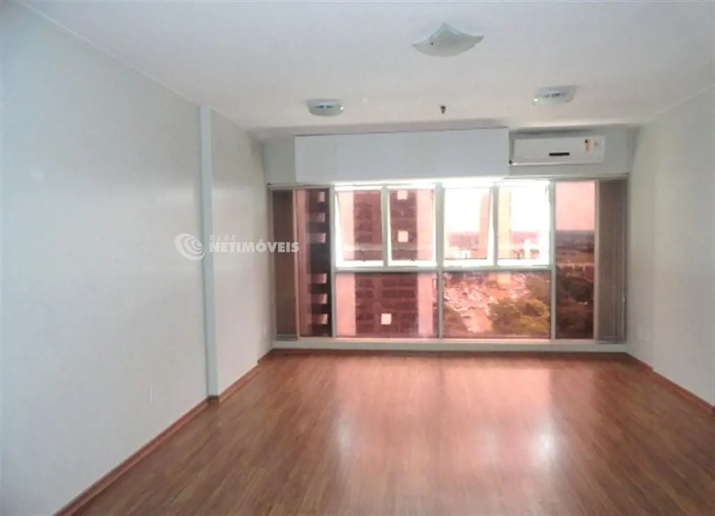Excelente sala comercial no Edifício Empire Center – Setor Bancário SulSala ampl...