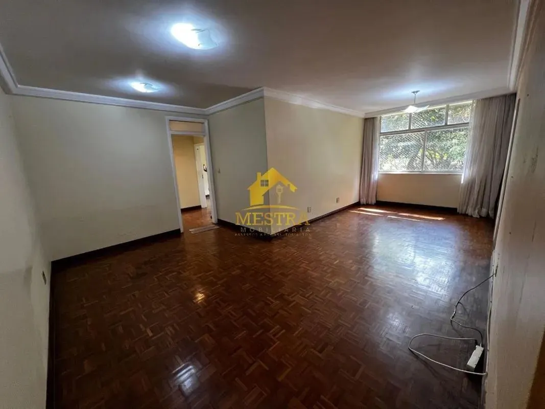 Vendo Excelente Apartamento com 3 quartos na SQS 109, Asa Sul! 136 m² de área út...