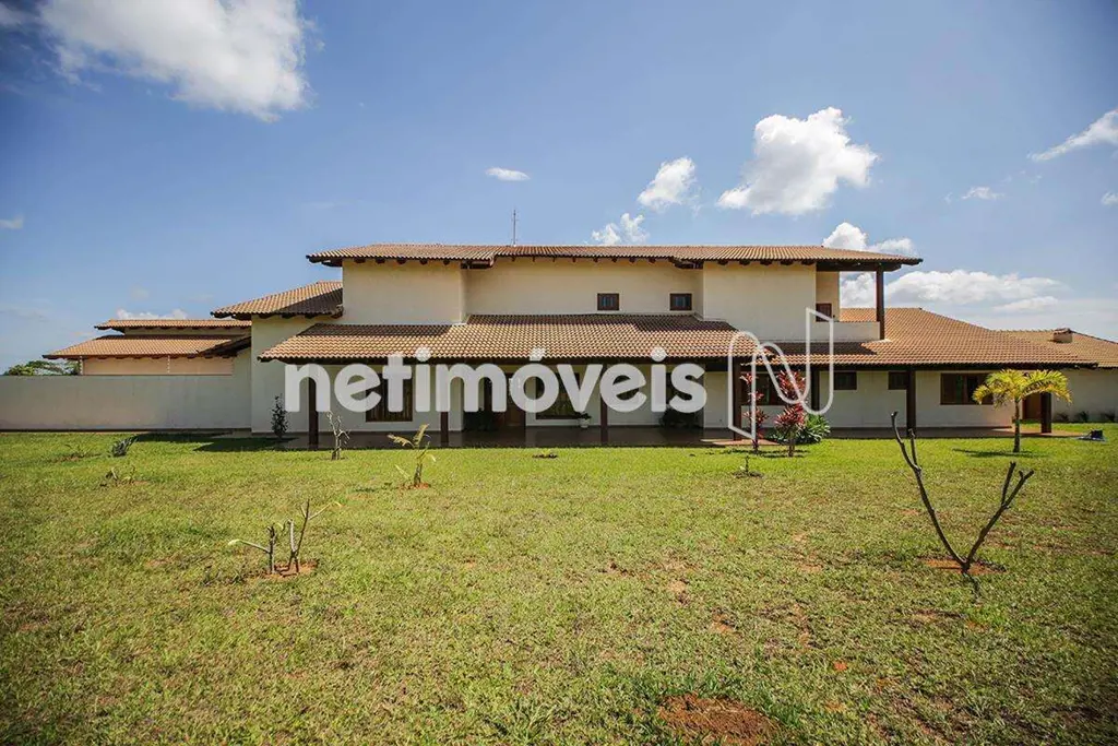 IMÓVEL:Casa com 160m², com piso em porcelanato.Sala ampla, com 3 ambientes, pé d...
