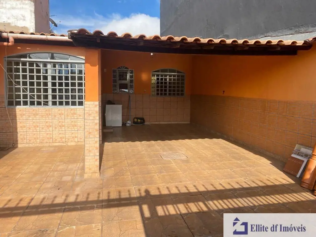 VENDO CASA – QE 42• 2 QUARTOS• LOTE DE 128 M²• CASA ESCRITURADAAGENDE SUA VISITA...
