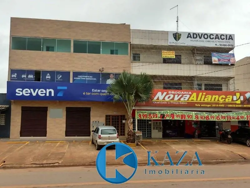 02 EXCELENTES PRÉDIOS EM VALPARAÍSO II.Dois excelentes prédios, de igual arquite...