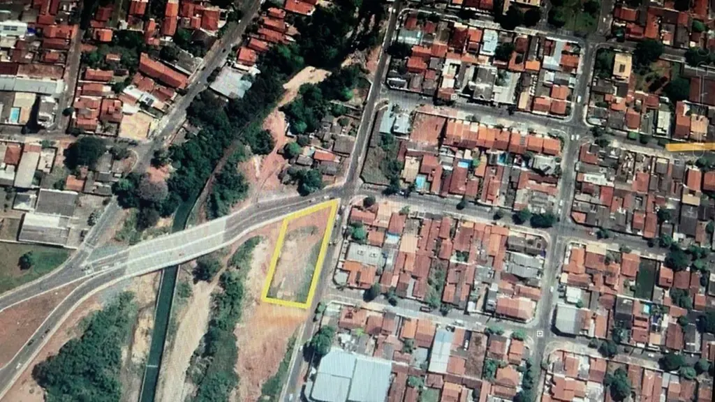 Terreno com 6567,59 m² à venda no Setor Jardim América, na Av. C- 4 com Av. C-10...