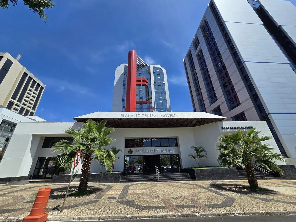 Planalto Central Imóveis aluga conjunto de salas comerciais juntas, todas reform...