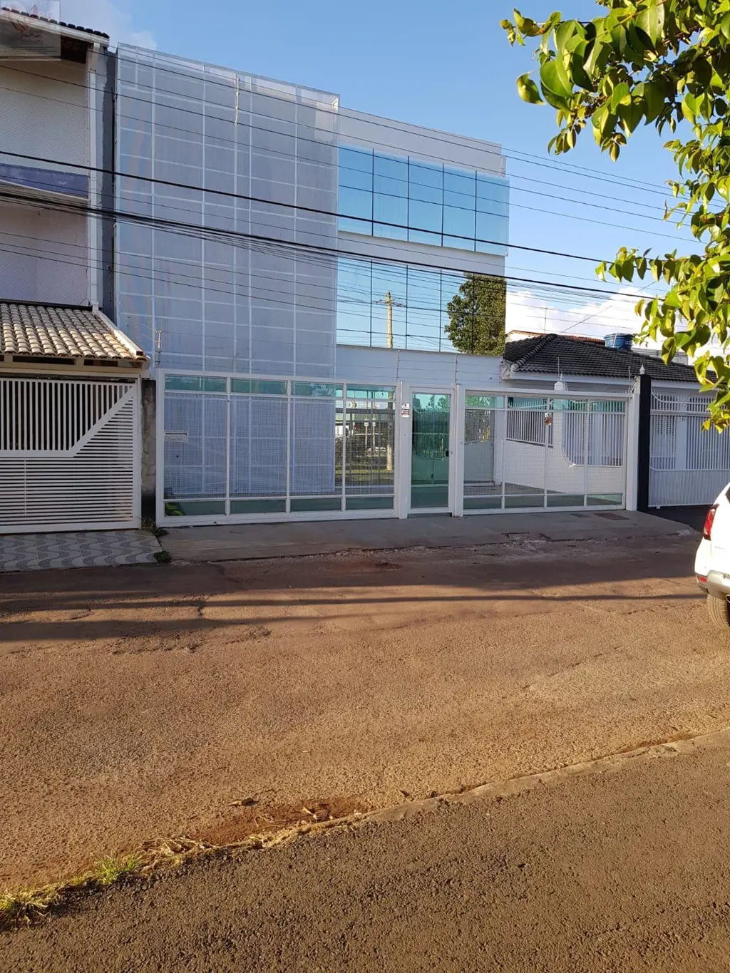 Linda e Maravilhosa Casa Sobrado, com destinação comercial ou residencial, excel...