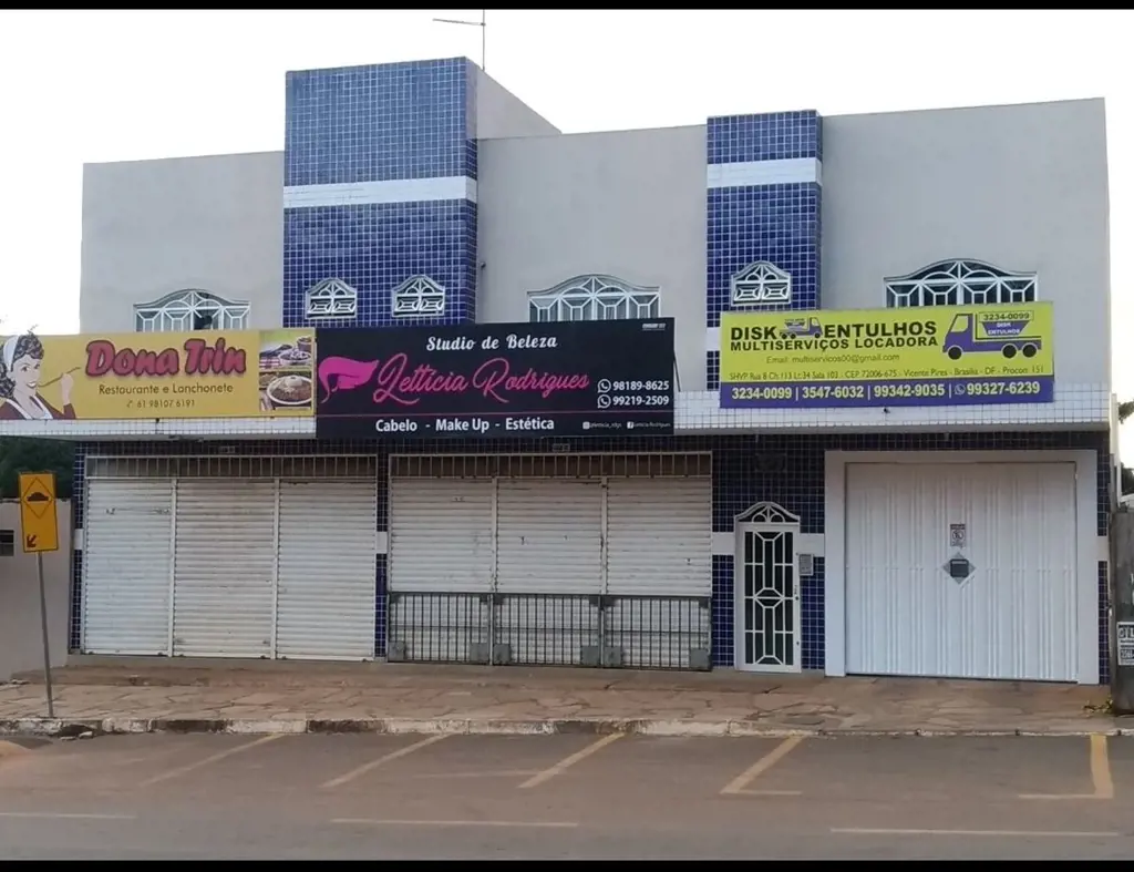 Prédio 2 pavimentos , térreo com 2 lojas 40m cada, primeiro andar 3 salas 39m ca...