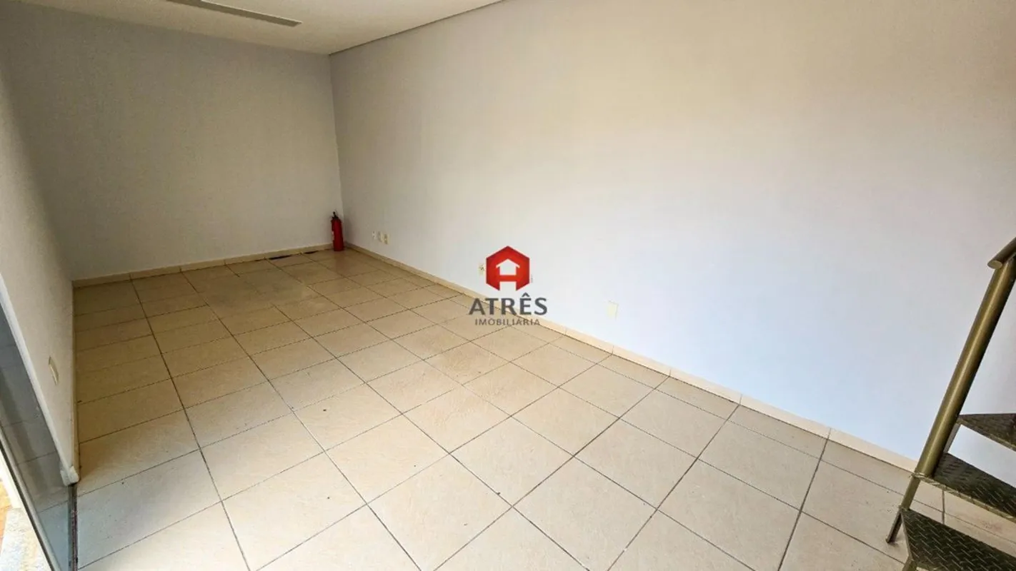 Localizada no Setor Parque Anhanguera com aproximadamente 30m² composto de: 2 sa...
