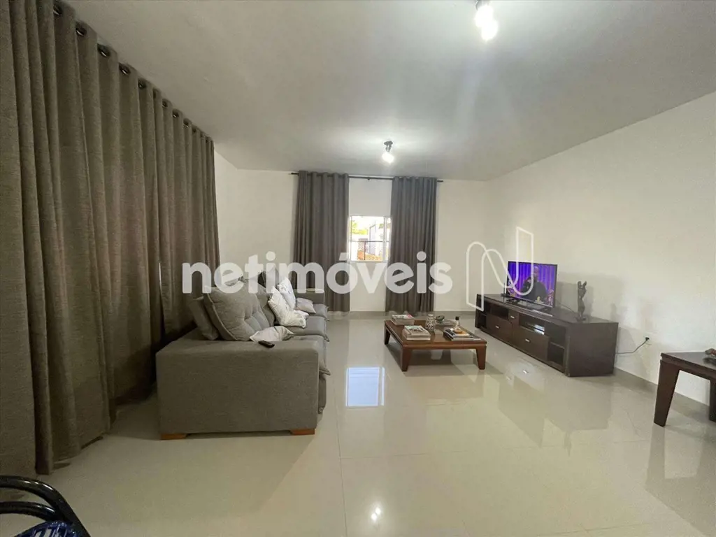 Condomínio Santa Bárbara, regularizado, casa seminova, projeto moderno com fino ...