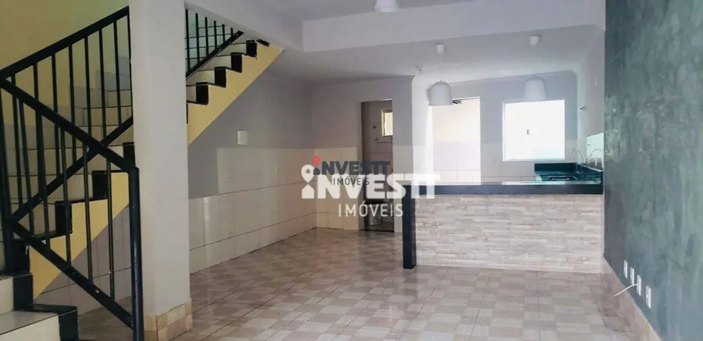 02 sobrados conjugados com saídas independentes, um com 100 m² de área privativa...