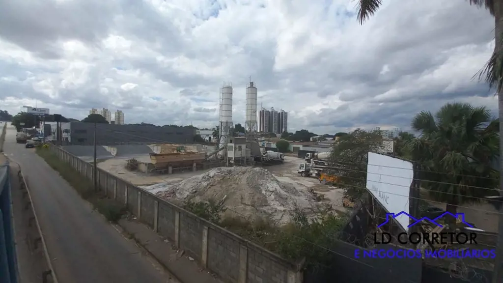 Área total de 4.475,00m²Disponível com 3 frentes terreno plano Murado em todas a...