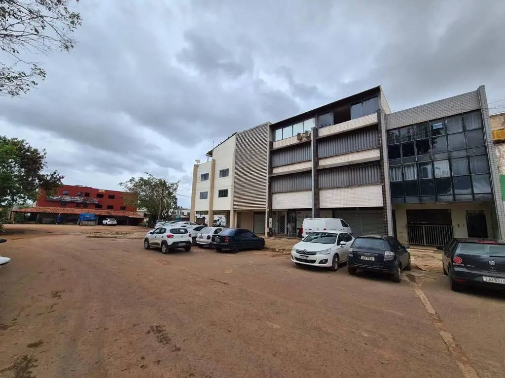 Predio Comercial composto de subsolo, loja terrea + 3 pavimentos de salas. Entra...