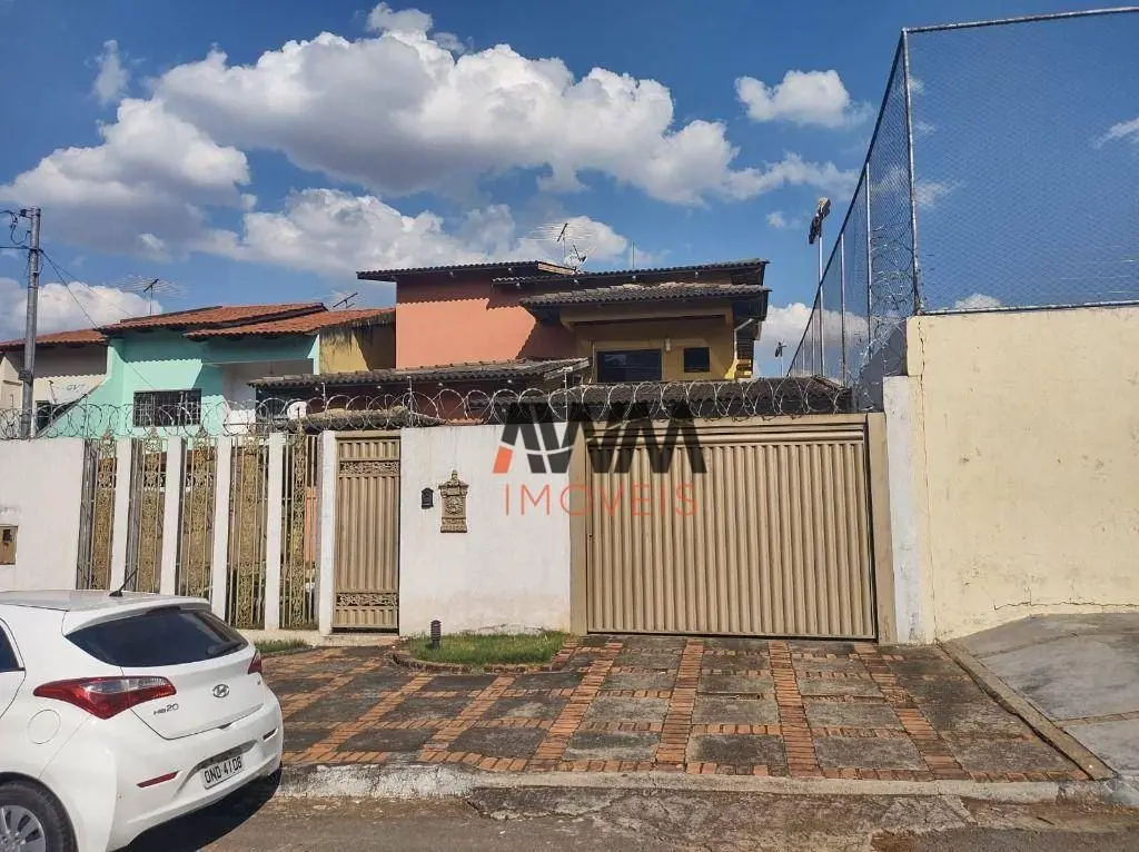 Excelente sobrado com 309m² de área construída, 4 quartos, 2 suítes, sala para 3...
