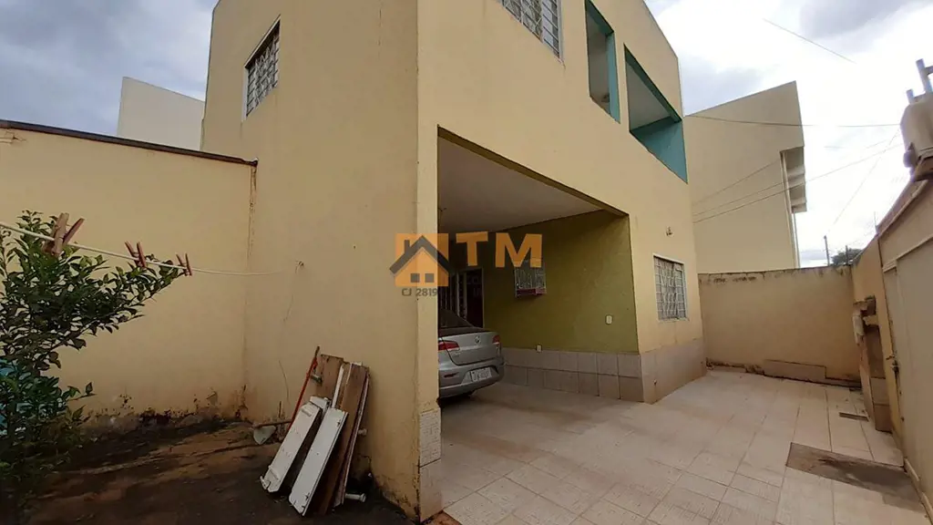 TM CONSULTORIA IMOBILIÁRIA.VENDE;Excelente Sobrado de Esquina, para Investimento...